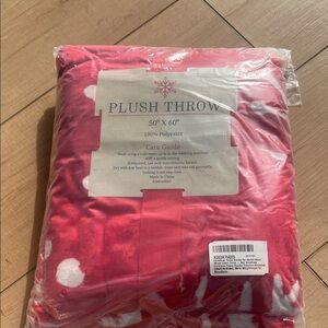 NWT 50”X60” Plush Throw Blanket - Red - Cozy Home Bedding